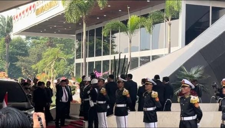 Menko Perekonomian Airlangga Hartarto menghadiri Sidang Tahunan MPR 2024 di Kompleks Parlemen Senayan, Jakarta, Jumat (16/8/2024). (Foto: Anggie Ariesta)