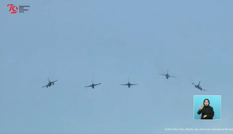 Atraksi pesawat tempur F-16 TNI Angkatan Udara di langit IKN, Kalimantan Timur. (Foto tangkapan layar).