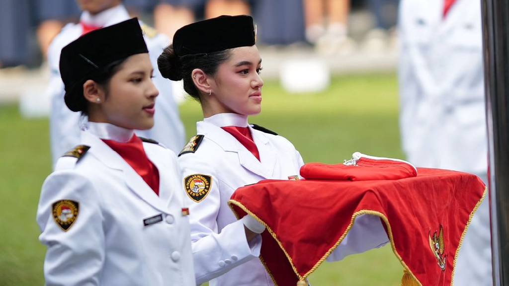 Shaista Putri Rionaldo Stokhorst Jadi Pembawa Baki di Upacara Bendera Sekolahnya