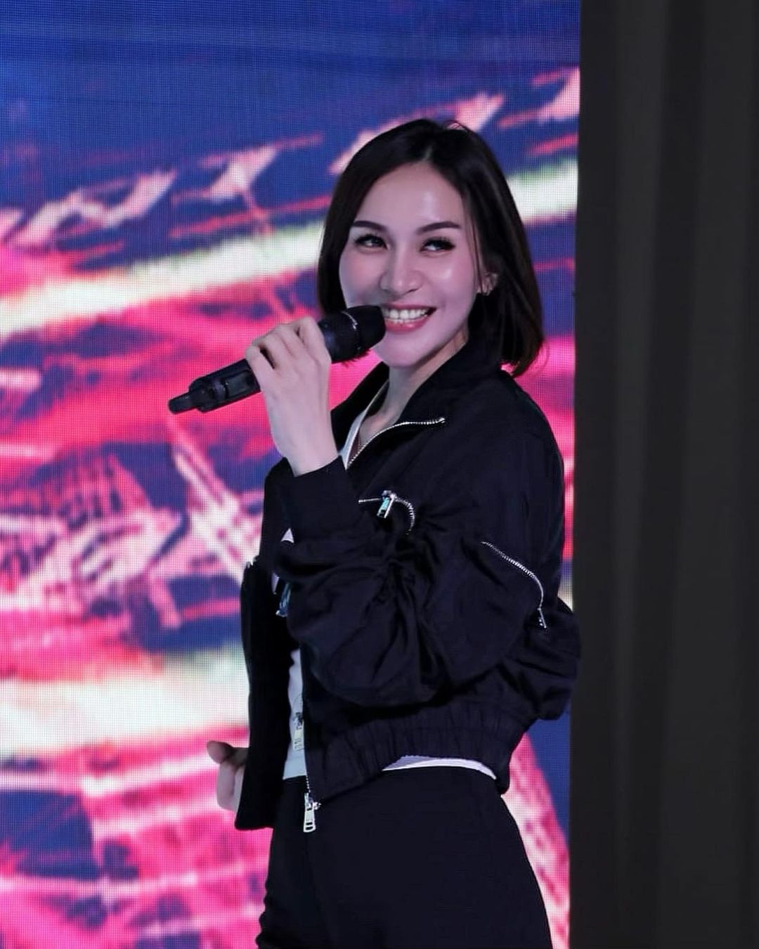 Polwan Putri Cikita saat di atas panggung