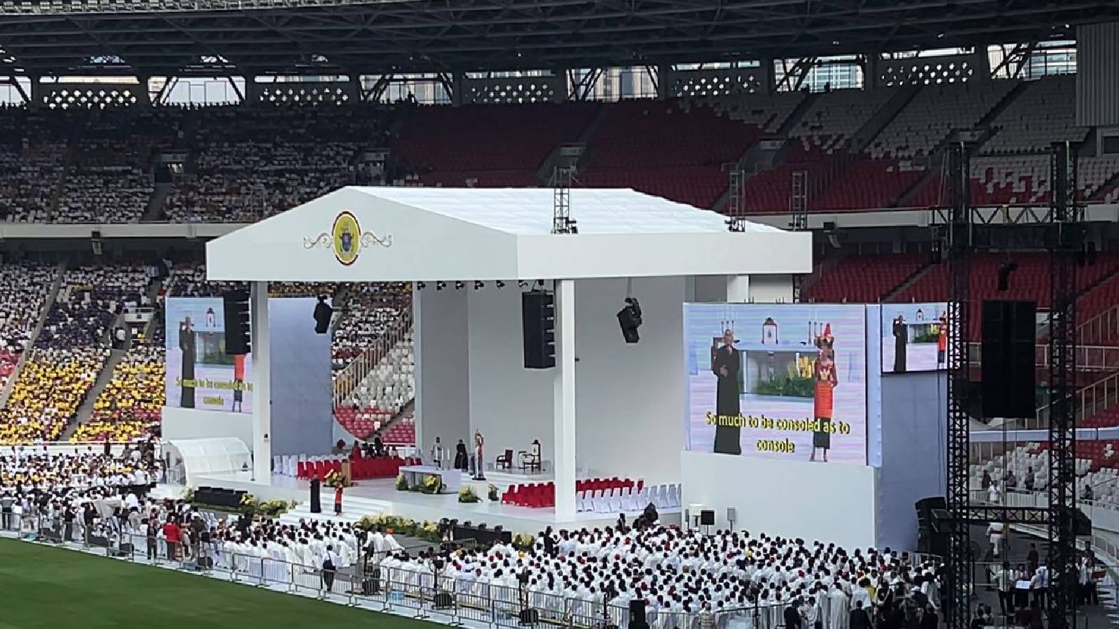 Suasana Misa Akbar bersama Paus Fransiskus di GBK Jakatta, Kamis (5/9/2024). (Foto: iNews.id/Annastasya Rizqa)