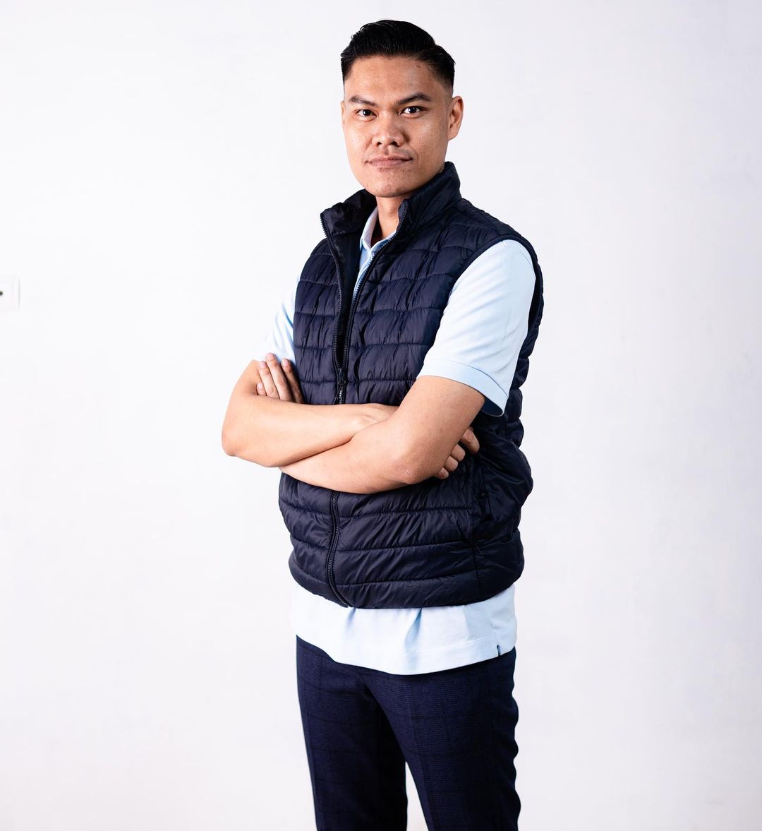 Gus Sakti pakai vest