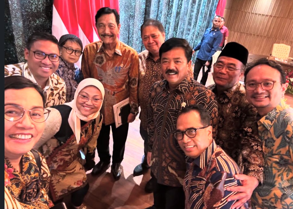 Sri Mulyani dan jajaran menteri Kabinet Indonesia Maju di IKN (Foto: IG Sri Mulyani)