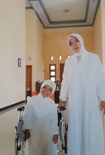 Bilqis dan ibunya saat membuat konten bersama. (Foto: Instagram)