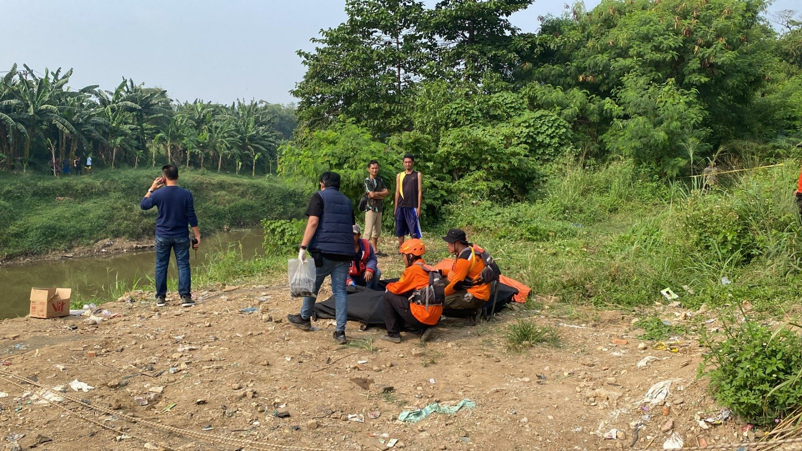 Lokasi ditemukannya 7 mayat di Kali Bekasi, Jawa Barat. (Foto: Danandaya Arya Putra)