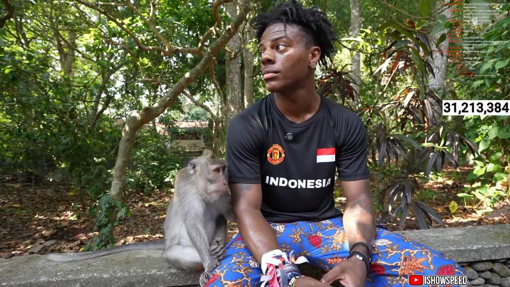 Speed bersama monyet yang ada di Monkey Forest Bali. (Foto: Youtube)