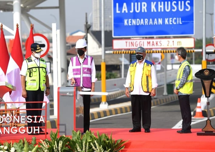 Presiden Jokowi saat meresmikan Jalan Tol Pulo Gebang-Kelapa Gading sepanjang 9,3 km. (Foto: Dok. BPJT)