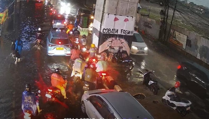 Jalan Ciledug Raya dan Jalan Puri Mutiara Cilandak, Jakarta Selatan terendam banjir. (Foto  BPBD DKI Jakarta).