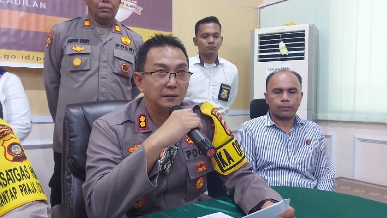 Kapolres Gorontalo AKBP Dedy Herman beri keterangan kasus video viral guru dan murid berhubungan seks. (Foto: iNews/Nurfaizi Lahasan)