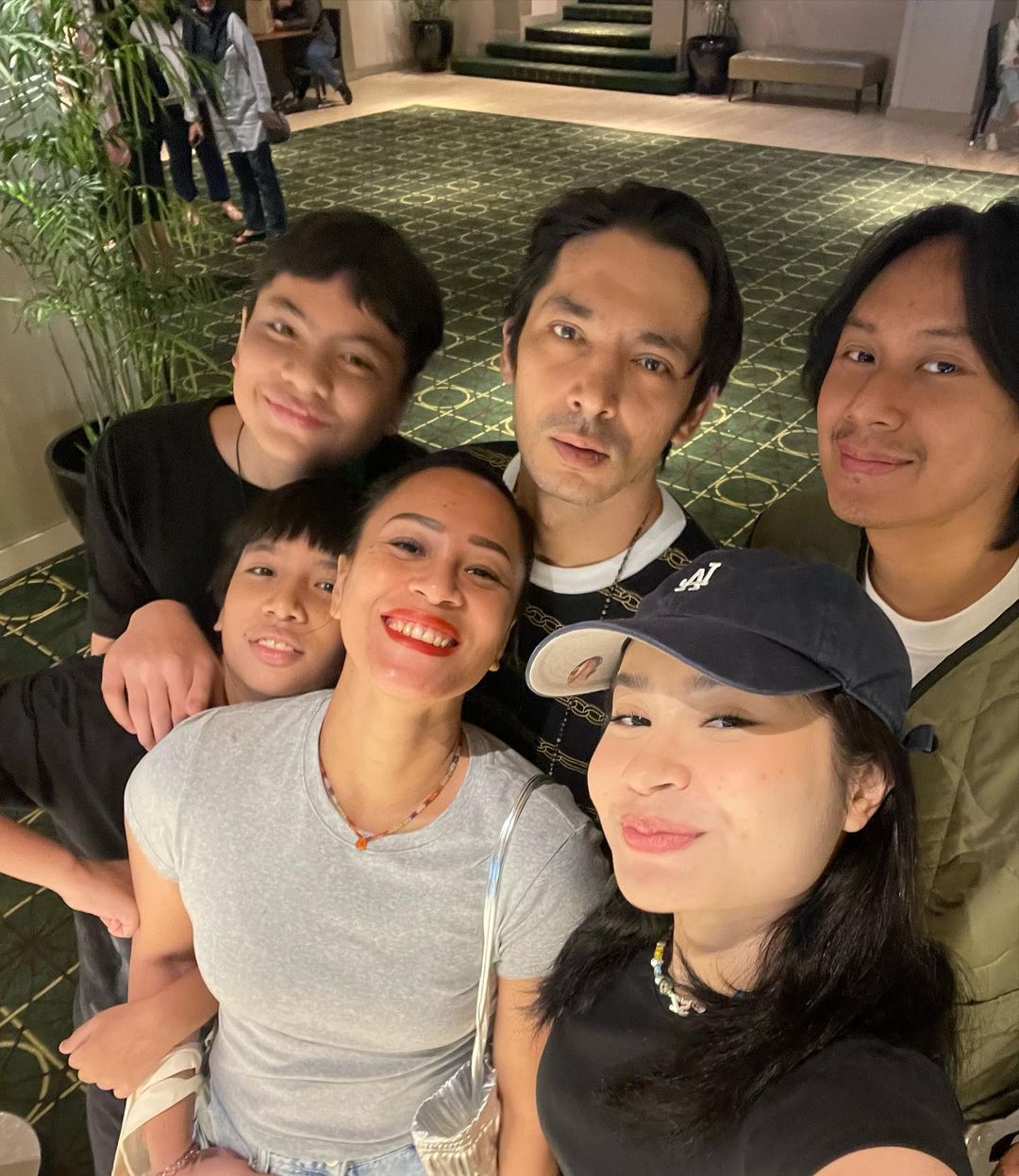 Abimana bersama istri dan keempat anaknya. (Foto: Instagram)