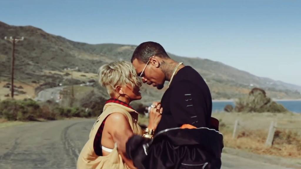 Agnez Mo dan Chris Brown dalam video klip single duet mereka yang berjudul On Purpose. (Foto: Youtube)