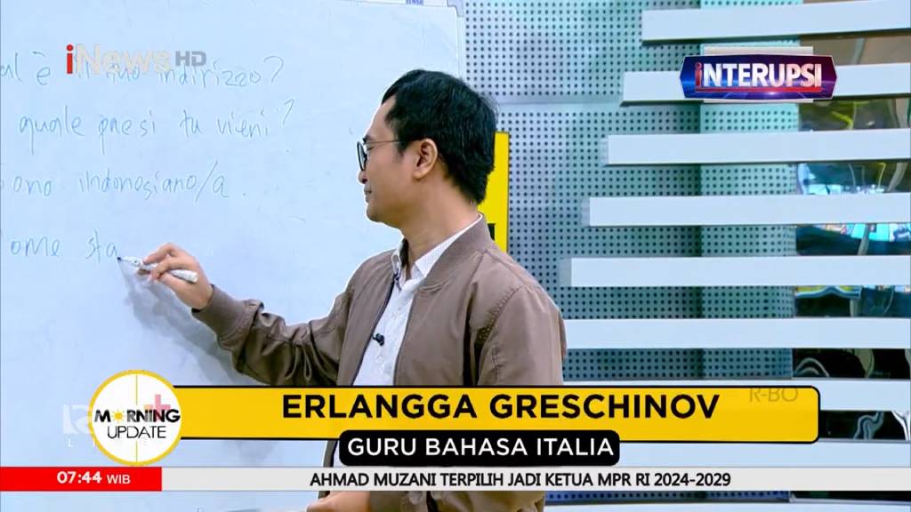 Erlangga Greschinov, Guru Bahasa Italia di Morning Update iNews TV, Kamis (3/10/2024). (Foto: iNews TV)