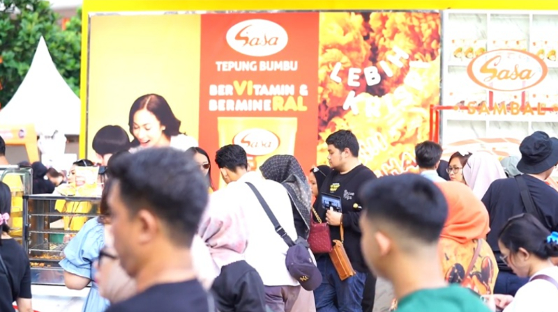 Para penonton menyerbu booth Sasa Tepung Bumbu. (Foto: dok Sasa)