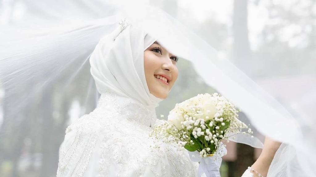 Farah Kamila Asy Syifa istri Gus Zizan yang menggemparkan media sosial. (Foto: Instagram)