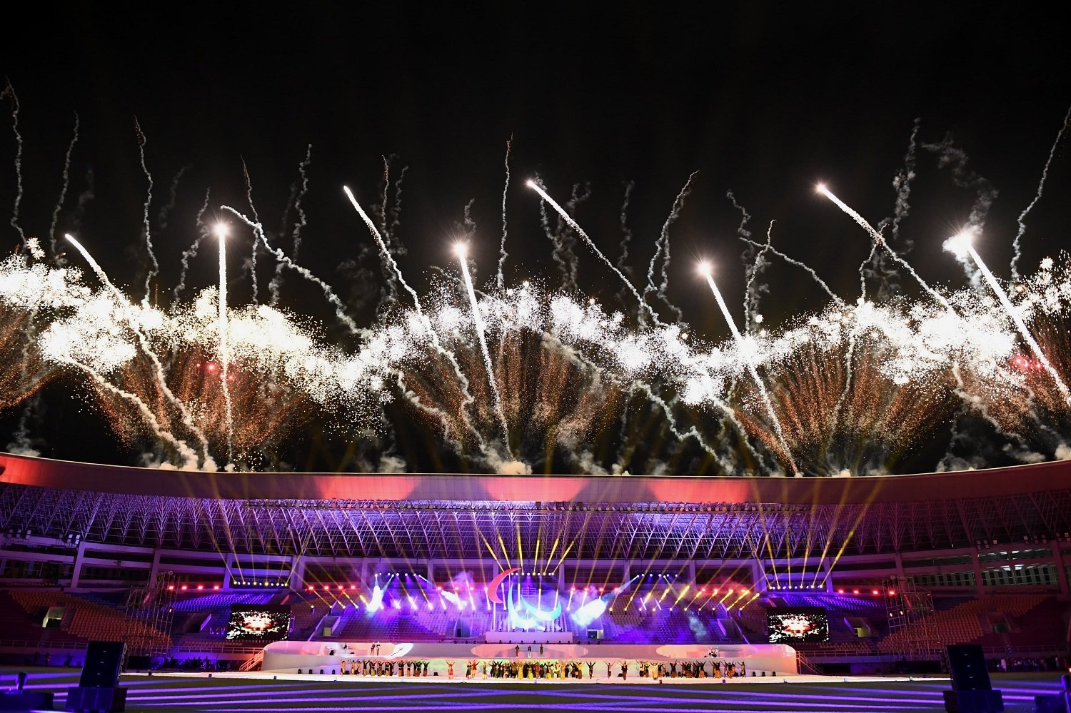 Pekan Paralimpiade Nasional (Peparnas) XVII Tahun 2024 resmi dibuka di Stadion Manahan, Kota Surakarta, Jawa Tengah, Minggu (6/10/2024) malam. (Foto: Kris - Biro Pers Sekretariat Presiden)