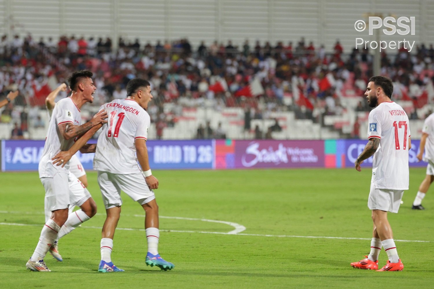 Winger Timnas Indonesia Ragnar Oratmangoen (11) merayakan golnya ke gawang Bahrain pada Kualifikasi Piala Dunia 2026 di Bahrain National Stadium, Kamis (10/10/2024) malam. (Foto: PSSI)