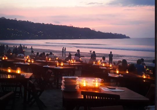 Tempat nongkrong malam di Bali, Menega Cafe. (Foto: Instagram)