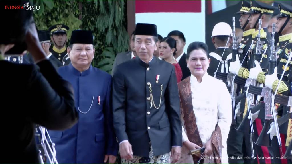 Iriana Jokowi tampil anggun di hari pelantikan Prabowo-Gibran. (Foto: Youtube/Sekretariat Presiden)