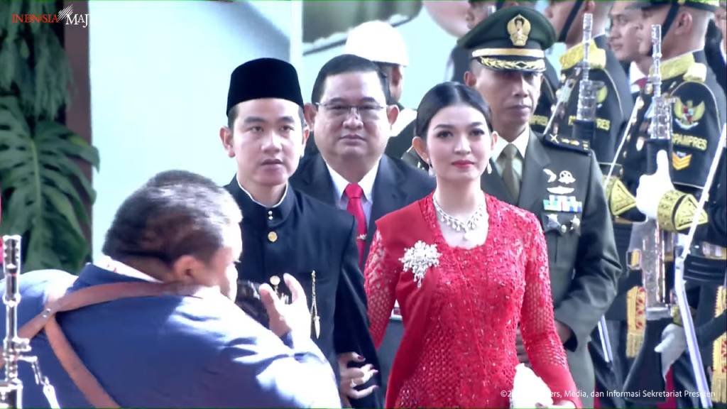 Selvi Ananda di hari pelantikan Prabowo-Gibran. (Foto: Youtube/Sekretariat Presiden)