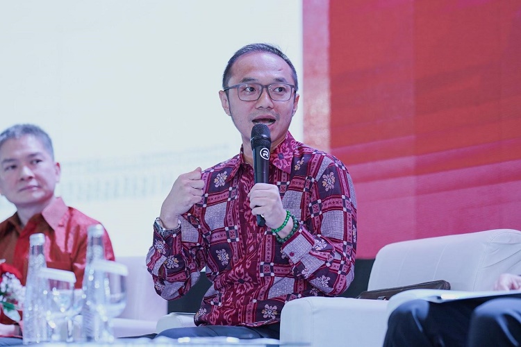 Salah satu narasumber Wealth Xpo 2024 Surabaya, Executive Director Charta Politika Indonesia Yunarto Wijaya. (Foto: dok CIMB Niaga)