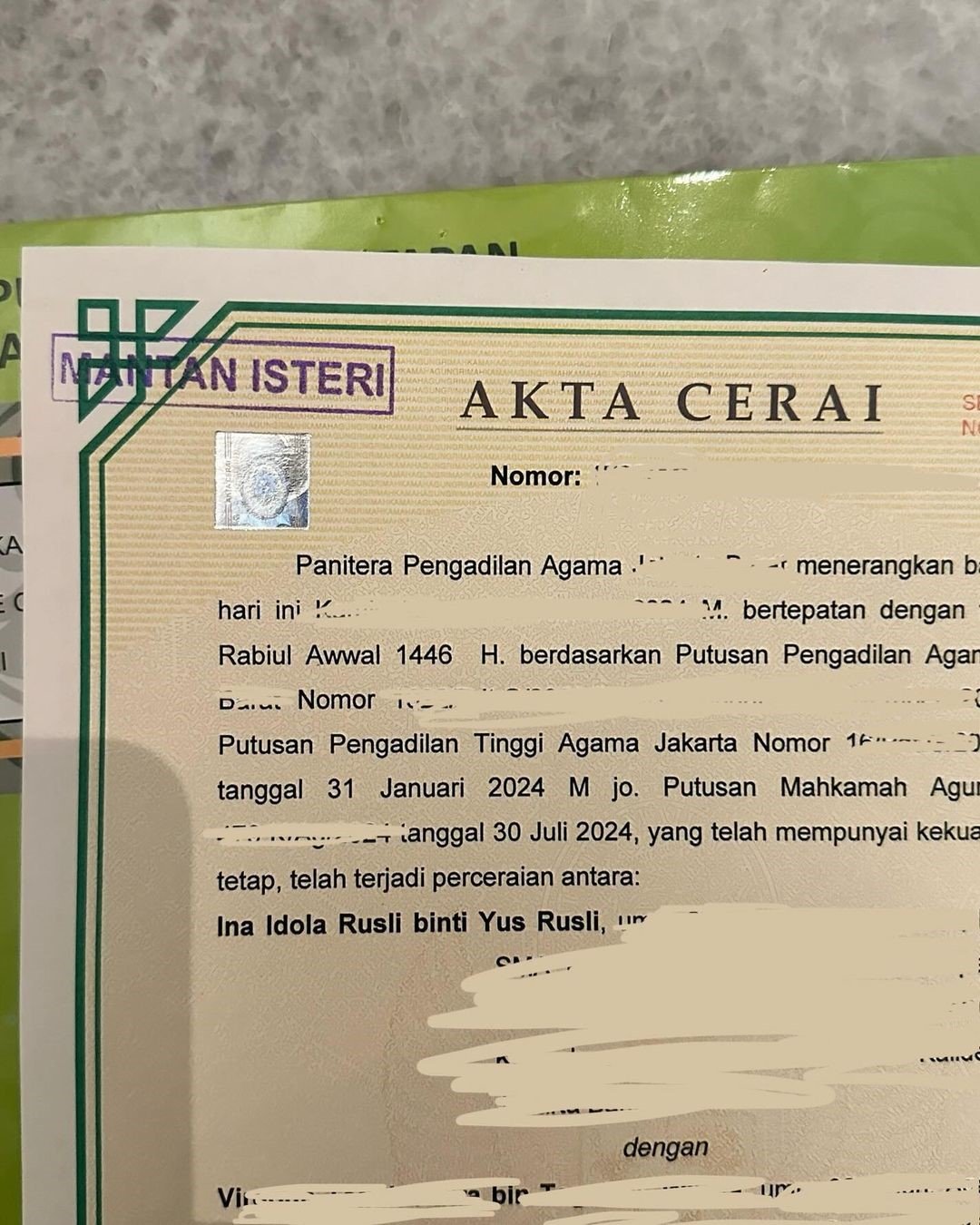 Akta cerai Inara Rusli. (Foto: Instagram)