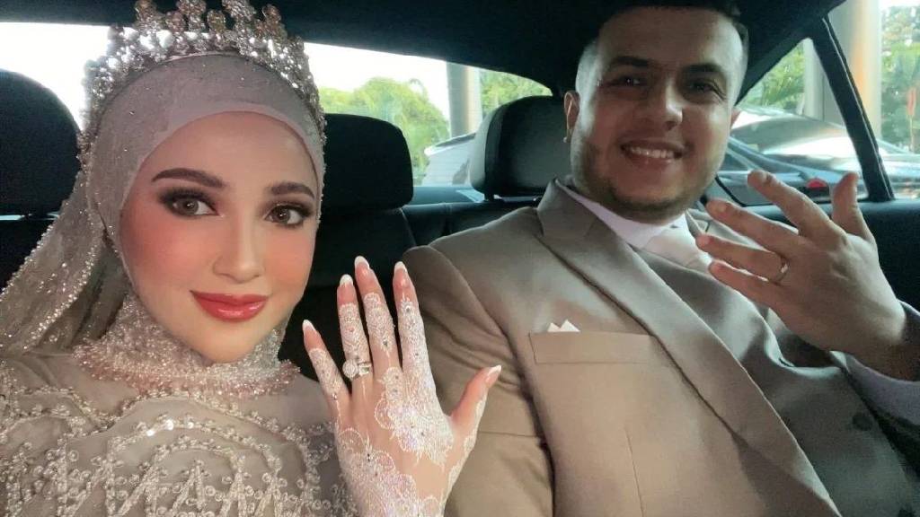 Miskah Shafa dan Yislam Jaidi pamer cincin nikah. (Foto: Instagram)