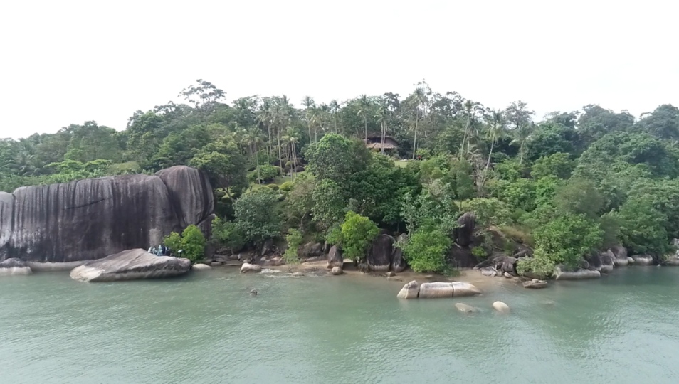 Pesona Pantai Batu Dinding Di Bangka Tawarkan Sensasi Liburan Unik Nan Menyenangkan 