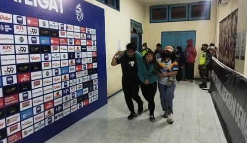 laga arema fc vs persebaya berakhir ricuh dan menelan korban jiwa