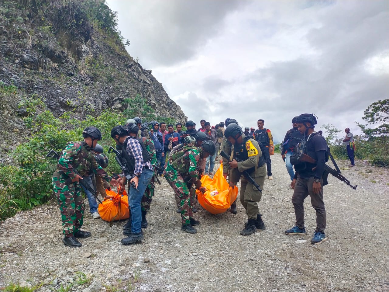 Korban Pembunuhan KKB Berhasil Dievakuasi Aparat Gabungan,Satu Korban ...