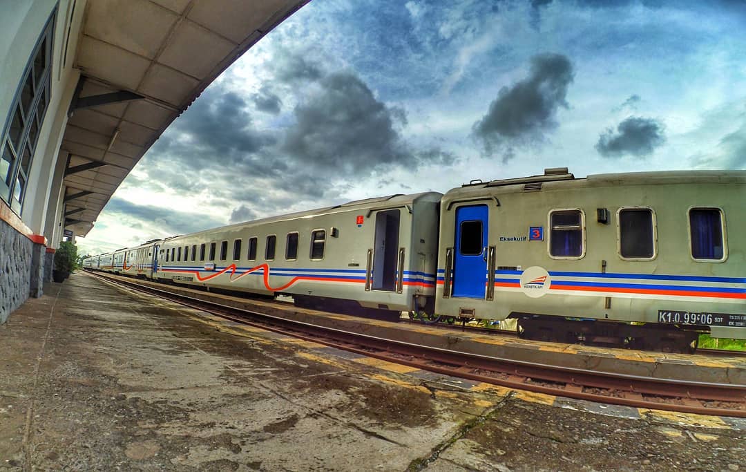 Kostum Kereta Eksekutif Dari Masa Ke Masa Mana Livery Favoritmu News On Rcti 3009