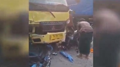 Foto-Foto Tabrakan Maut Di Jalan Raya Narogong Klapanunggal Truk Box ...