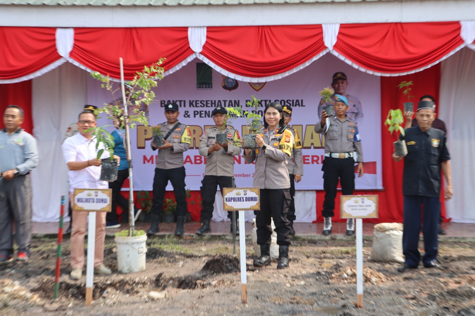 Giat Tema Polri Mengabdi Untuk Negeri Polres Dumai Gelar Bakti Sosial