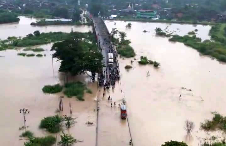 Foto-Foto Penampakan Banjir Parah Di Grobogan Pagi Ini