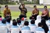 Sambil Lesehan, Jokowi dan Anak-Anak Penderita Kanker Nonton Sulap - Bagian 5