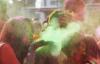 Serunya Melempar Serbuk Warna-warni di Festival Holi India - Bagian 4