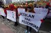 Ratusan Buruh Perempuan Gelar Aksi Tuntut Upah Layak - Bagian 3