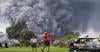 Gunung Berapi Kilauea Hawaii Meletus, Wisatawan Malah Asyik Main Golf