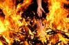 Tertangkap Hendak Mencuri Motor, Pria di Probolinggo Dibakar Massa