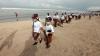 Warga Lokal dan Luar Negeri Bersama-Sama Bersihkan Pantai Kuta Bali - Bagian 1
