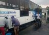 Jakmania Ramai-Ramai Bersihkan Coretan Vandalisme Bus Transjakarta