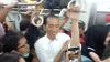 Ke Istana Bogor, Jokowi Naik KRL Berdesakan dengan Penumpang Kereta - Bagian 2