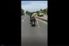 Viral Remaja Putri yang Naik Motor Sambil Bawa Gir, Polsek Cepiring Buru Pelaku