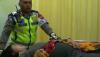 Heroik, Polisi Ini Selamatkan Ibu Hamil Tua dari Kemacetan di Lembang