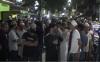 Ngotot Tarawih di Masjid, Ratusan Warga Makassar Hadang Polisi yang Beri Imbauan