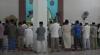 Warga Makassar Ngotot Salat Tarawih di Masjid saat PSBB, Petugas Rapid Tes Massal