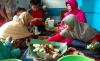 Tradisi Syawalan, Warga Pekalongan Gelar Makan Lontong Lodeh Bersama