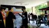 Wisuda UNS Digelar Drive Thru, Wisudawan Datang Pakai Andong, Becak hingga Sepeda