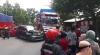 Diduga Rem Blong, Truk Tronton Penuh Muatan Hantam 2 Minibus di Gresik