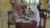 Belajar Online, Siswi SD di Palembang Numpang Wifi di Kantor Kecamatan