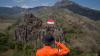 Tim SAR Kibarkan Bendera Merah Putih Raksasa di Bukit Gunung Sepikul Sukoharjo - Bagian 2